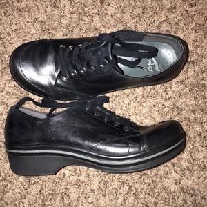 dansko emma work sneaker